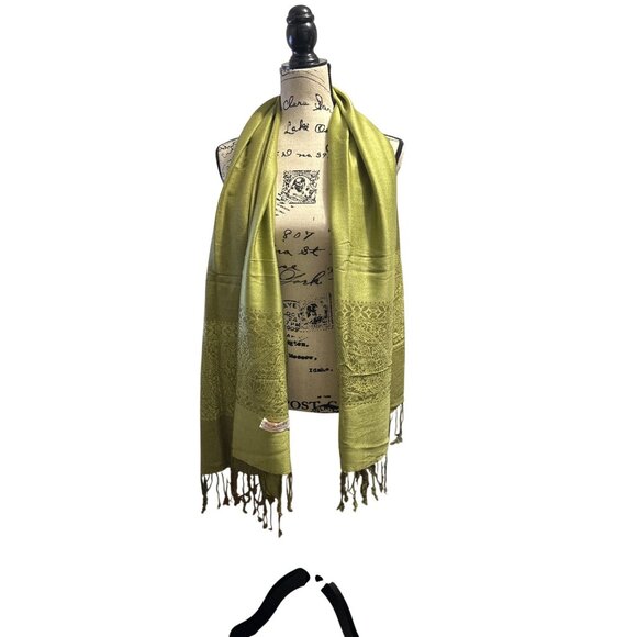 Elegant Green Jacquard Woven Scarf Wrap With Fringe Lightweight & Soft - Picture 6 of 8